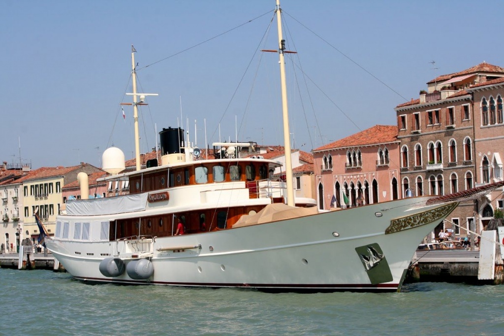 yacht