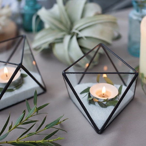 https://www.weddinginclude.com/wp-content/uploads/2017/11/Modern-Industrial-Geometric-Wedding-Ideas-010-600x600.jpg